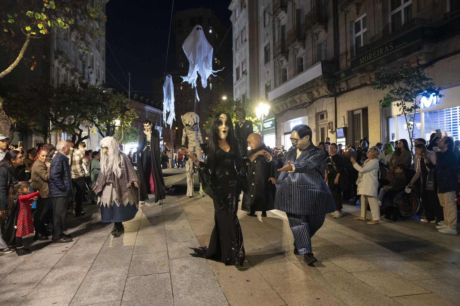 Galería | Ourense se transforma en una ciudad de miedo para celebrar Samaín