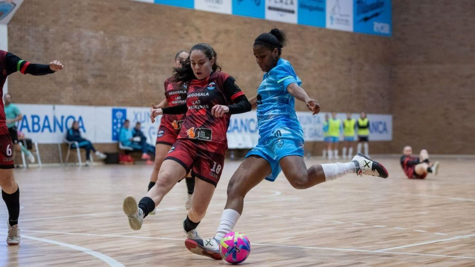 Sara Santos, armando el remate a la portería del Segosala.