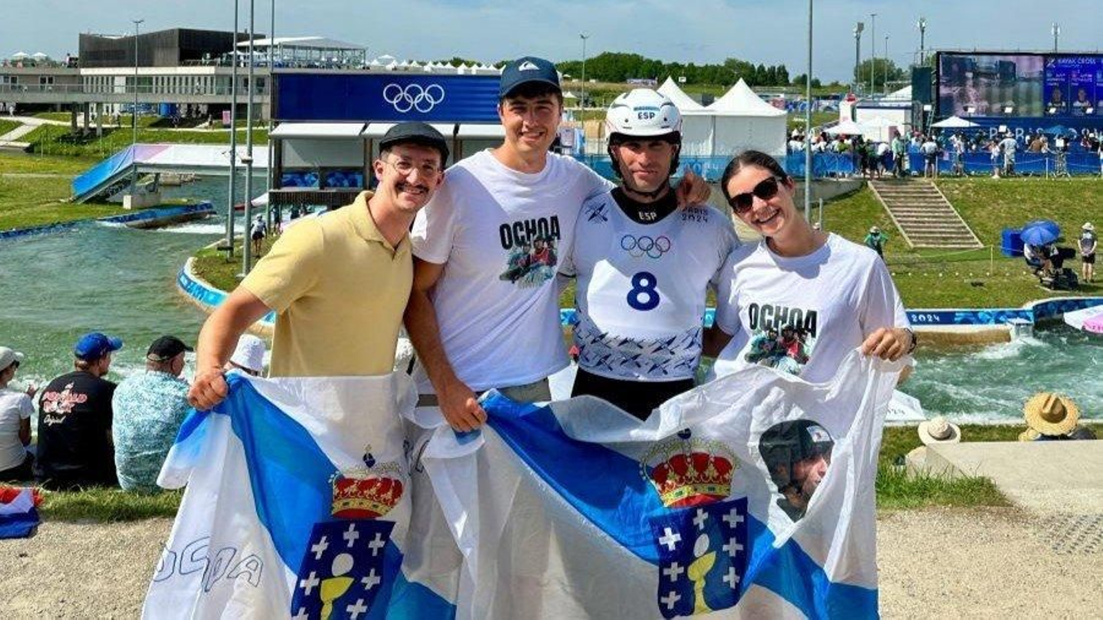 O tomiñés Manu Ochoa ten o apoio en París de familiares e amigos -na foto-.