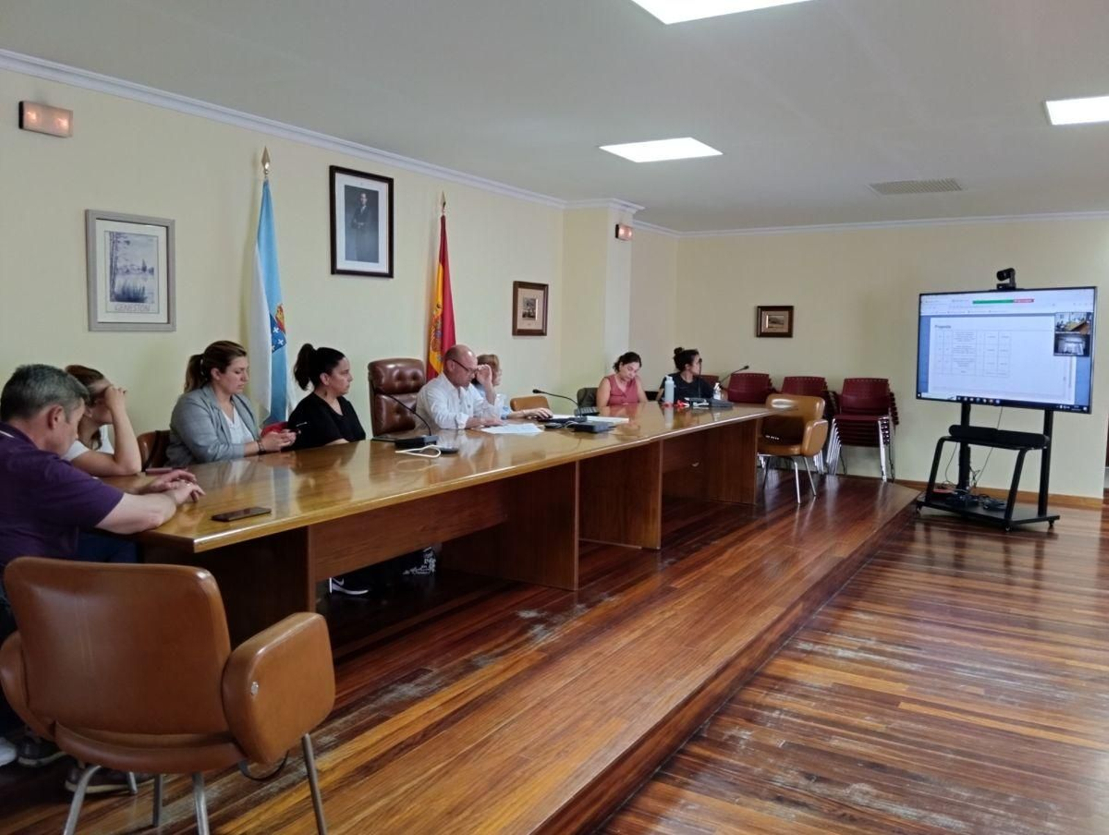 La corporación asistió al primer pleno ordinario de la nueva legislatura en el Concello de Abo.