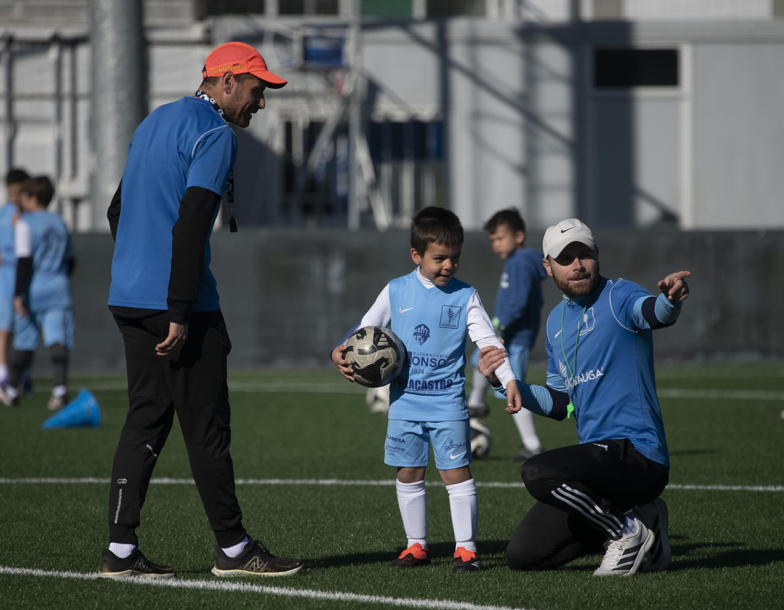 Galería |  El futbol base ourensano se divierte durante la Semana Santa