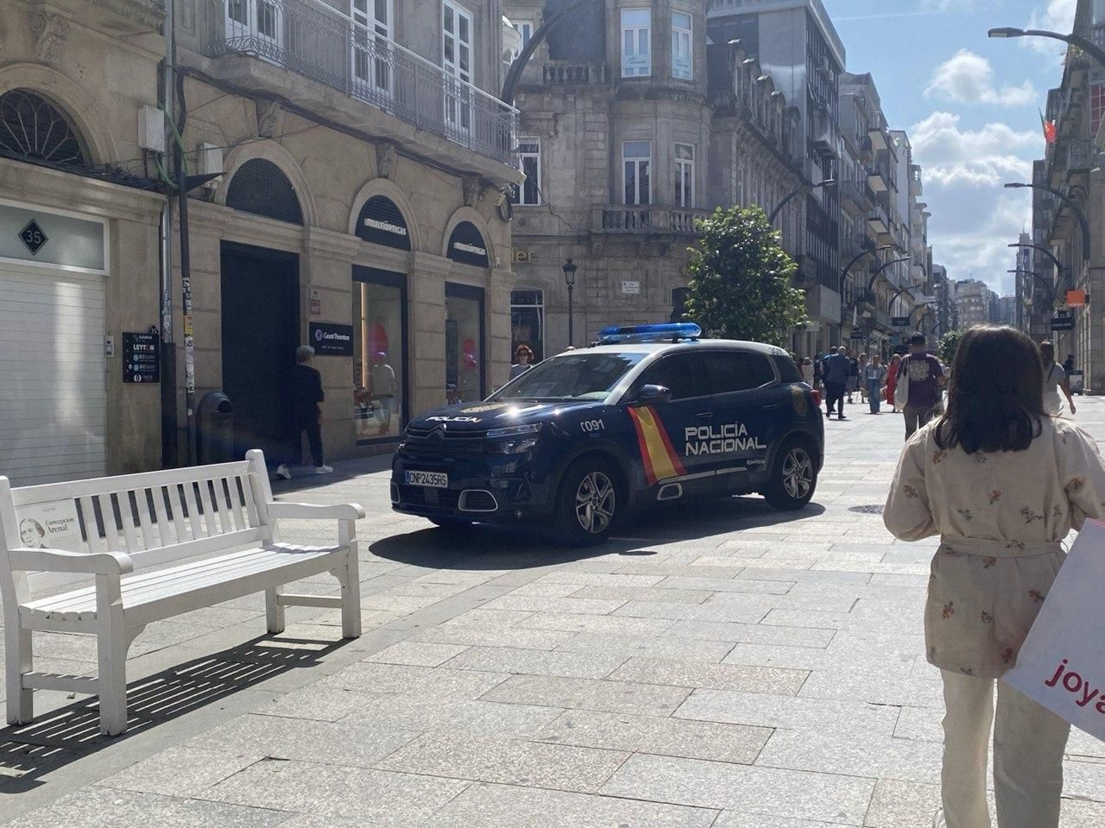 Una patrulla de la Policía Nacional, en la zona comercial de Príncipe, este verano.