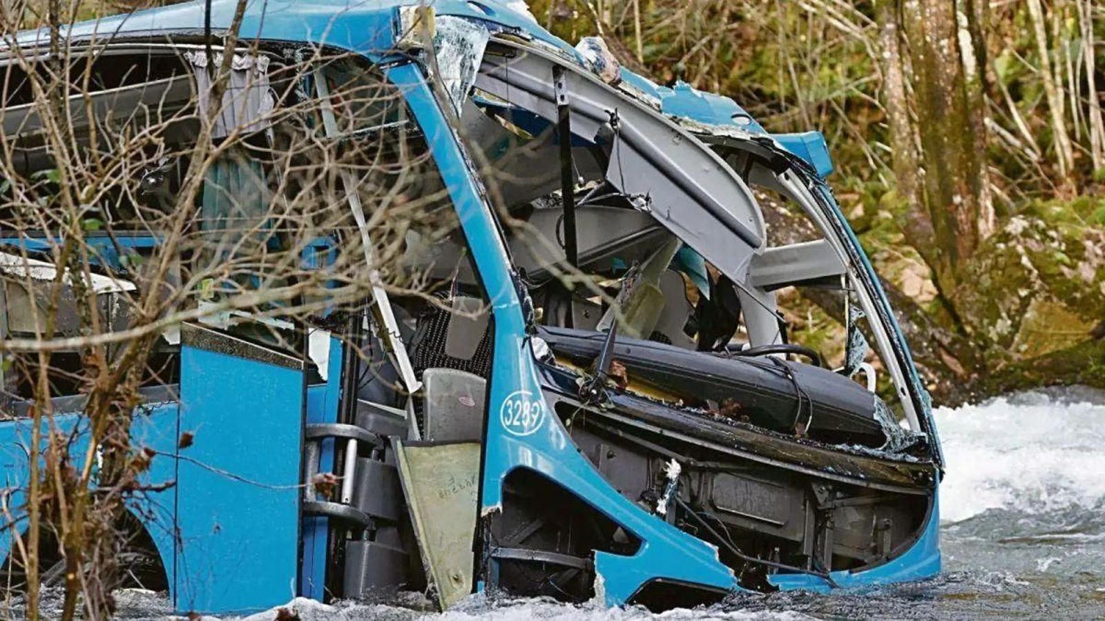 El atobús siniestrado en el Lérez en Nochebuena de 2022 hizo aquaplaning.