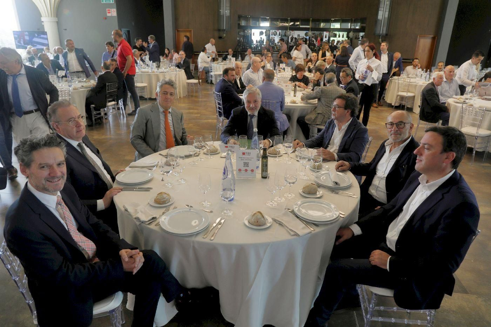 Río Miño:
Xosé Pastoriza, director de La Región; José Luis Suárez, presidente de COPASA; Óscar Outeiriño, presidente/editor de La Región; José Blanco, socio fundador/ceo de Acento; Bartolomé Pidal, presidente de Nortempo;  Francisco Rodríguez, ex-alcalde; Valentín González Formoso, secretario general del PSdeG-PSOE. 
Foto: José Paz.