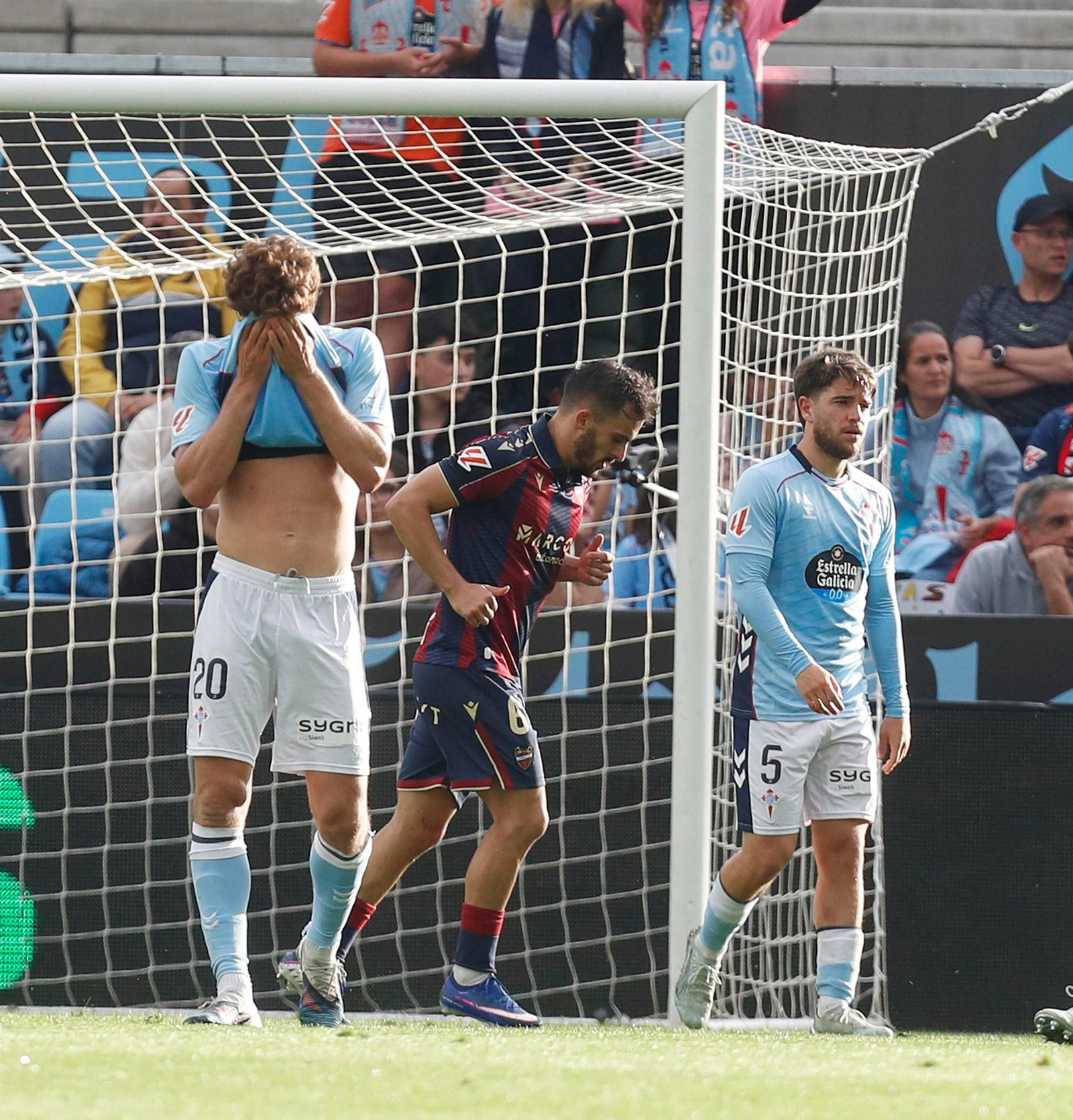 Galería | El Celta cae en casa ante el Levante
