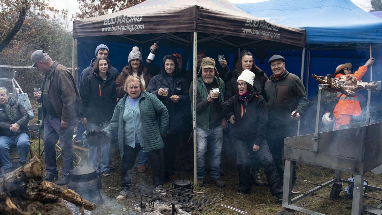 Amigos y familiares repitieron ubicaciones y comieron y bebieron juntos.