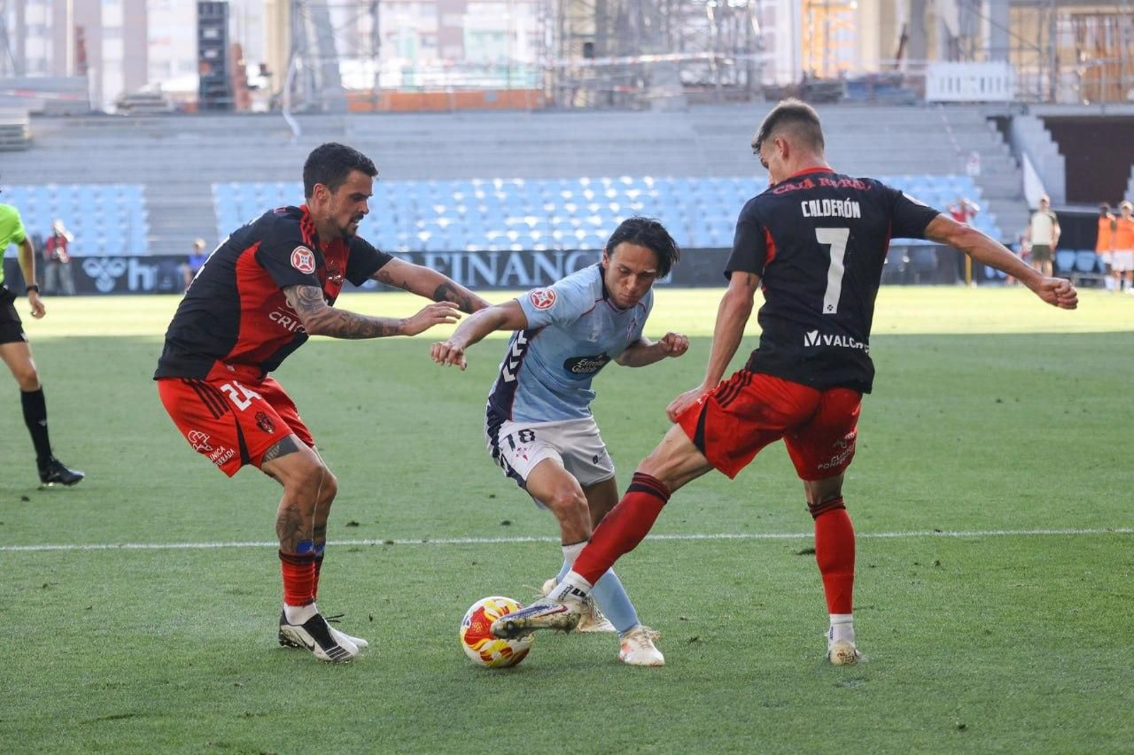 Galería | El Celta Fortuna golea a la Ponferradina y sube a Segunda División