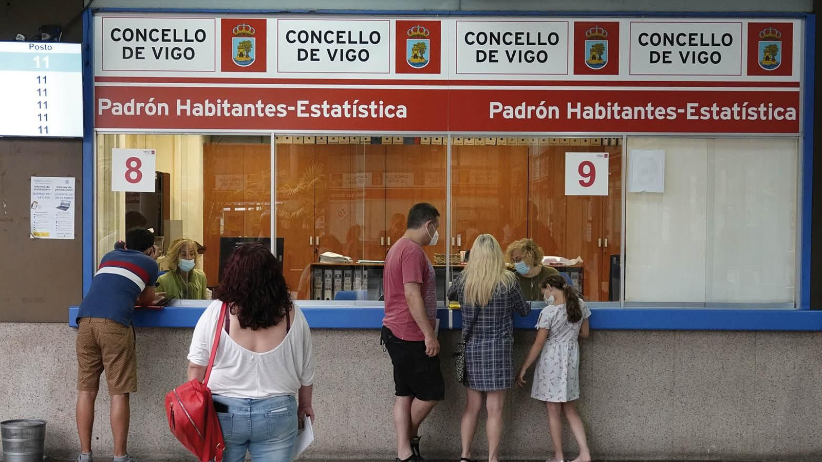 La oficina de censo y estadística de Vigo,  en el Concello, abierta ayer y funcionando.