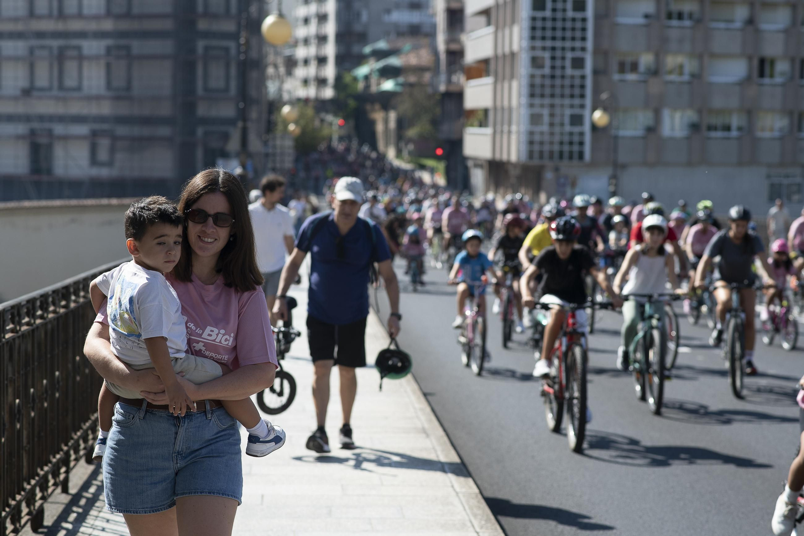 Galería | Ourense disfruta de un Día da Bici con sol, ambiente familiar y regalos