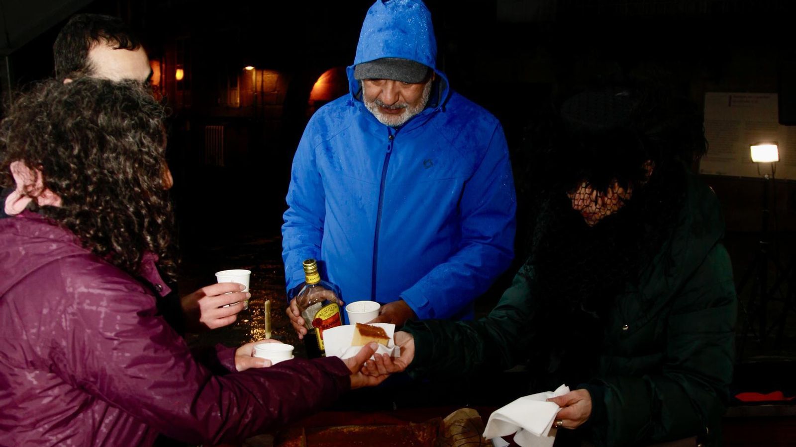 Viño e bica para despedir ó meco.