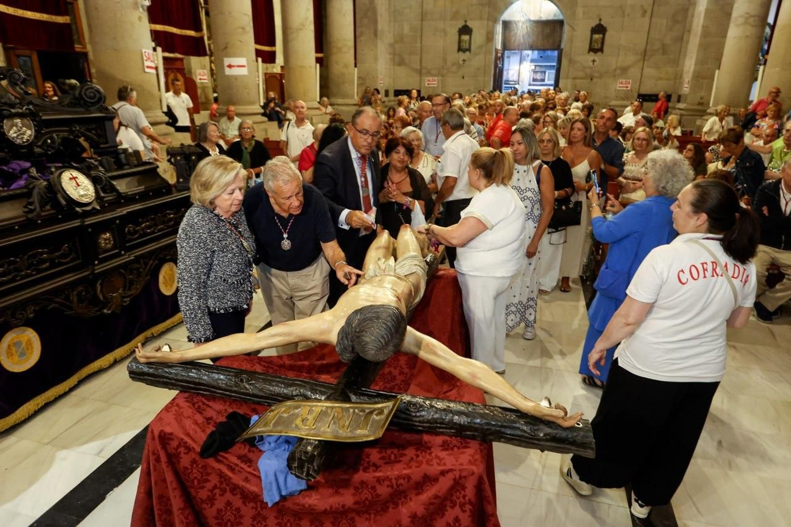 Galería | Vigo vive el pregón y el descendimiento del Cristo da Victoria