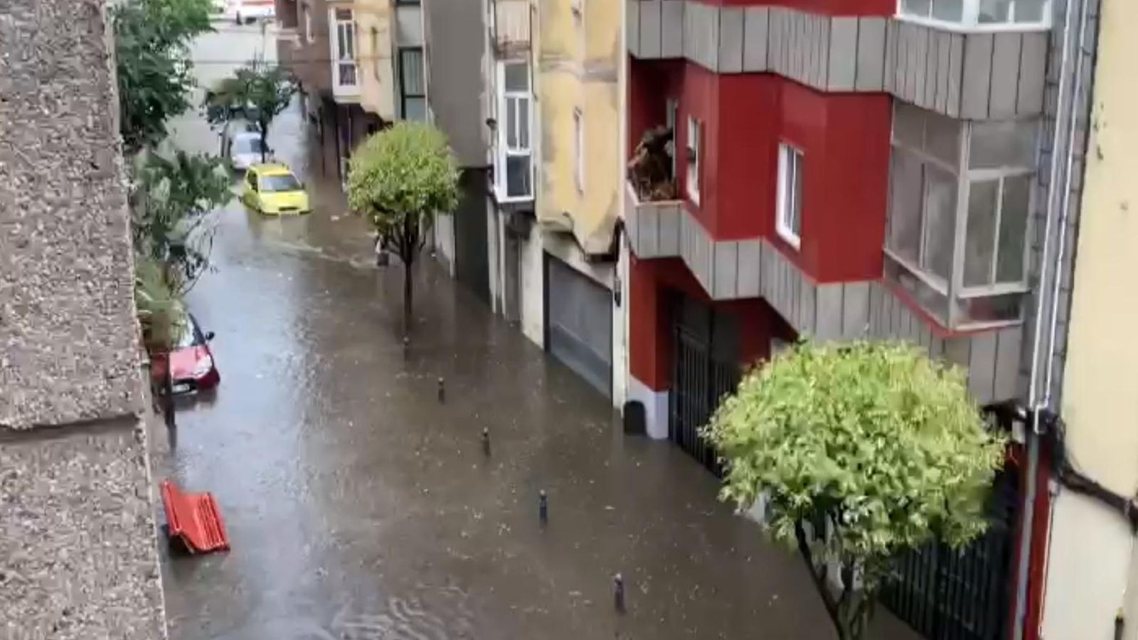 Una calle de O Couto completamente inundada.