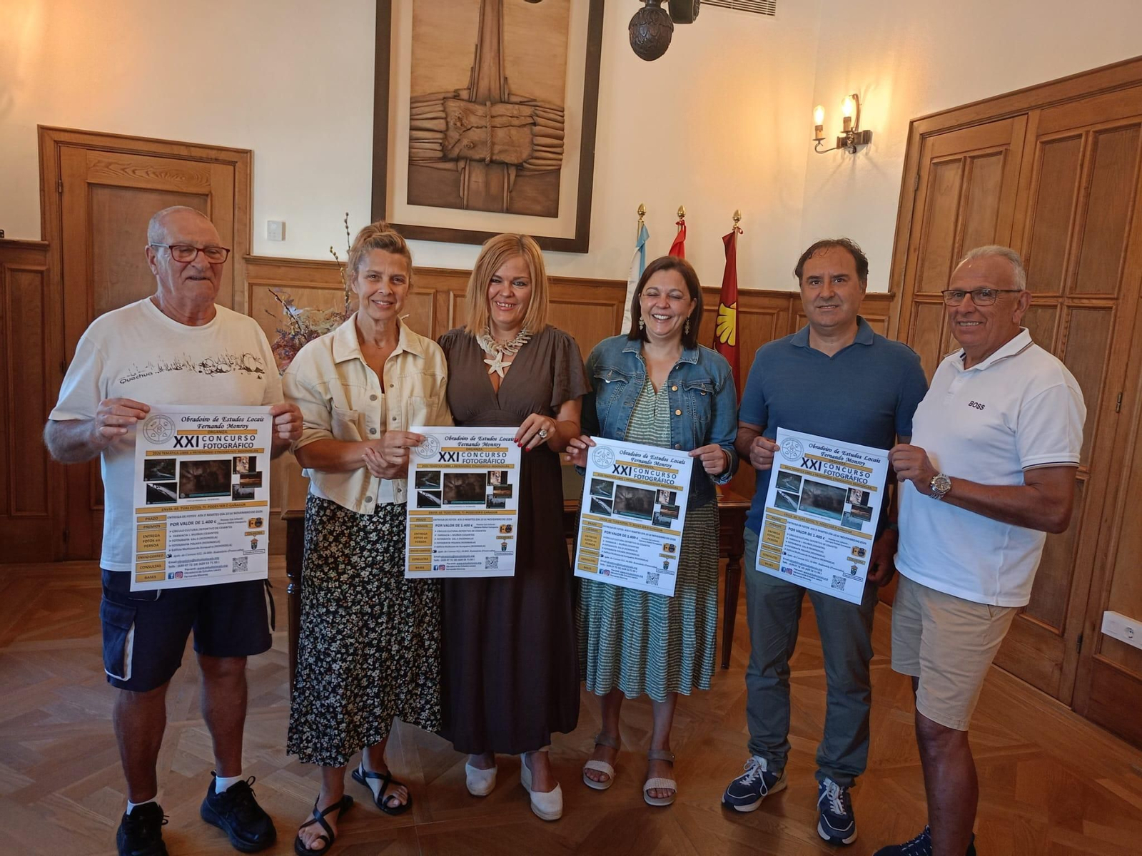 Digna Rivas y Rita Pérez junto a miembros del Obradoiro de Estudos Locais Fernando Monroy.