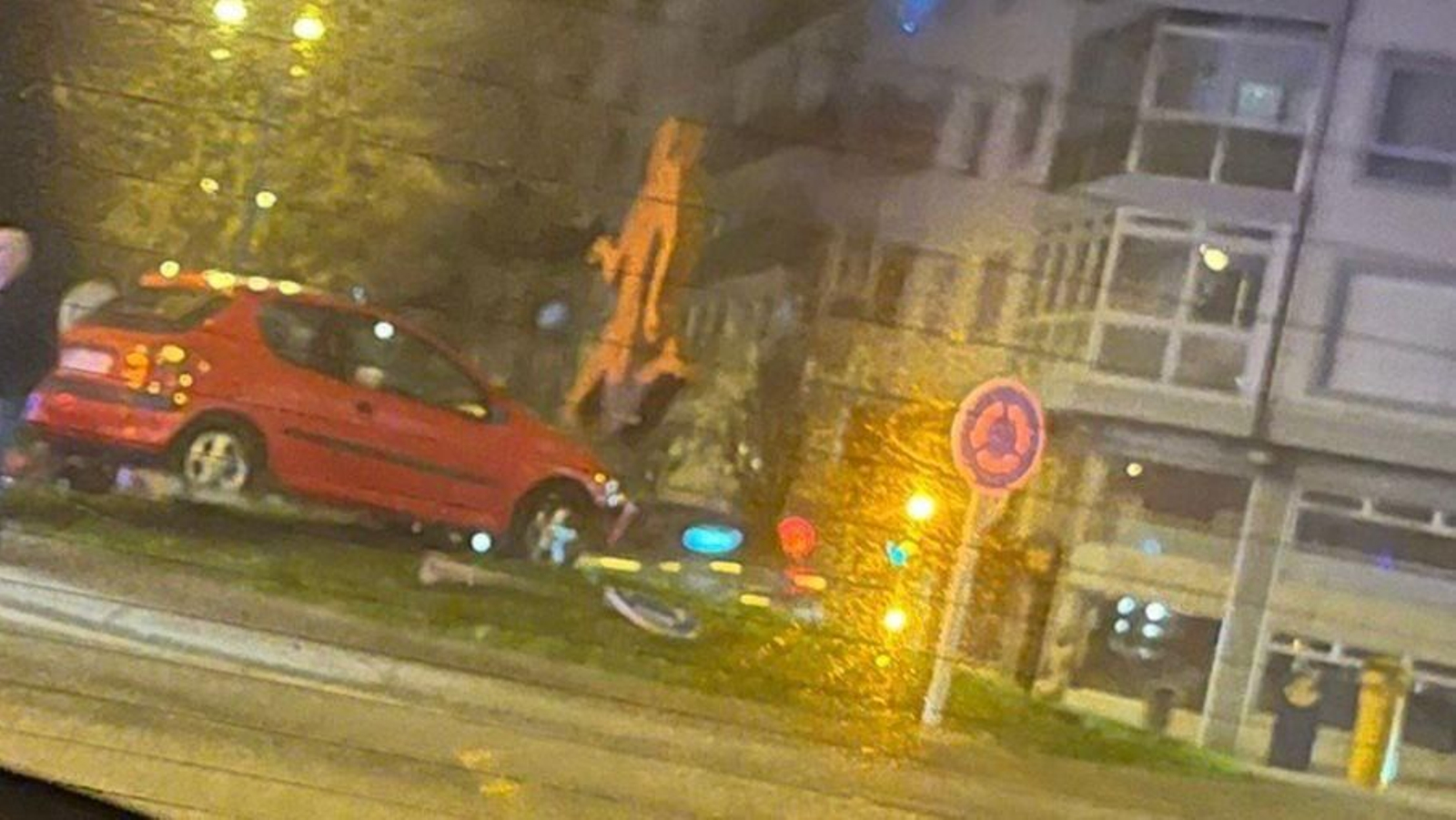 Un coche se empotra en la glorieta de Florida con Martín Echegaray.