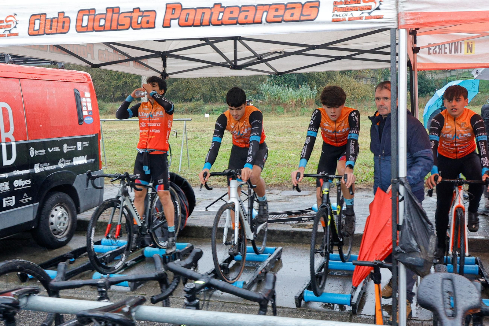 Galería | Más de 200 ciclistas compiten en el trofeo de ciclocross del Concello de Nigrán