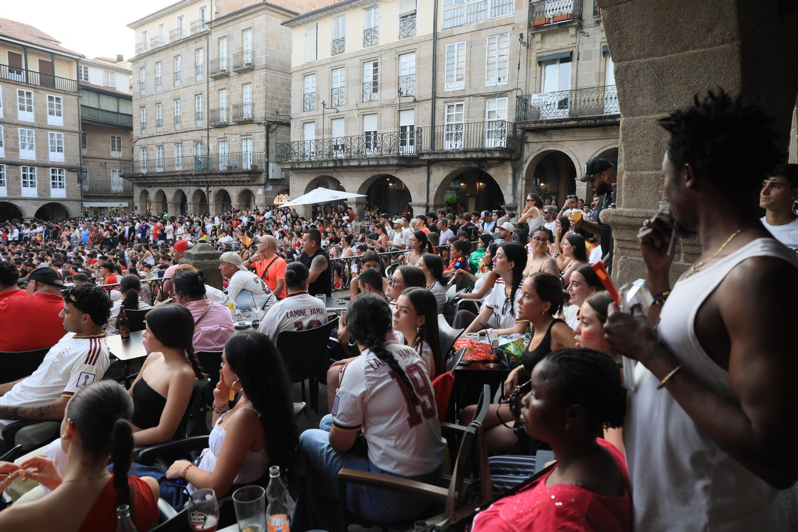 Galería | Ambiente y expectación en las terrazas de Ourense para disfrutar del partido de la selección española ante Portugal , en fotos