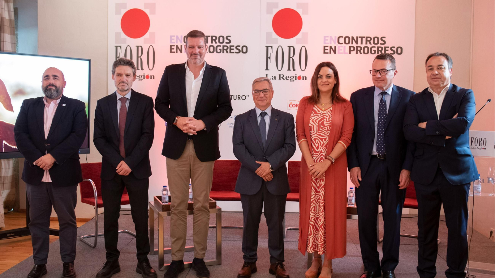 Ángel Miramontes, director xeral de Patrimonio Cultural; Xosé Pastoriza, director de La Región; José López Campos, conselleiro de Cultura, Lingua e Xuventude; Luis Menor, presidente de la Diputación de Ourense; Carmela López, presidente de la Diputación de Lugo; Carlos Barbosa, subdirector General; y Alfonso Riveiro, director de El Progreso.