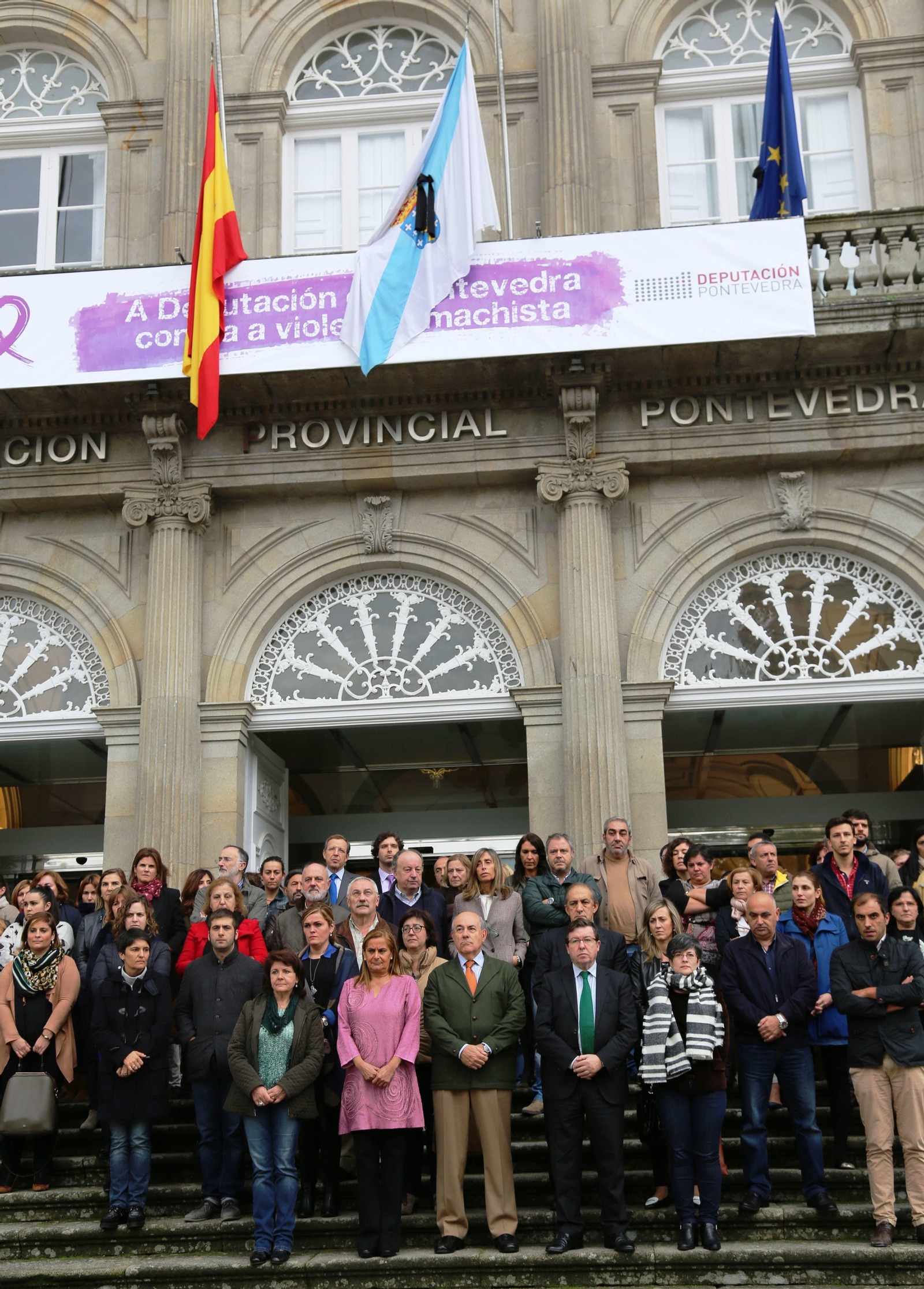 Trabajadores de la Diputación Provincial guardaron un minuto de silencio a las doce.