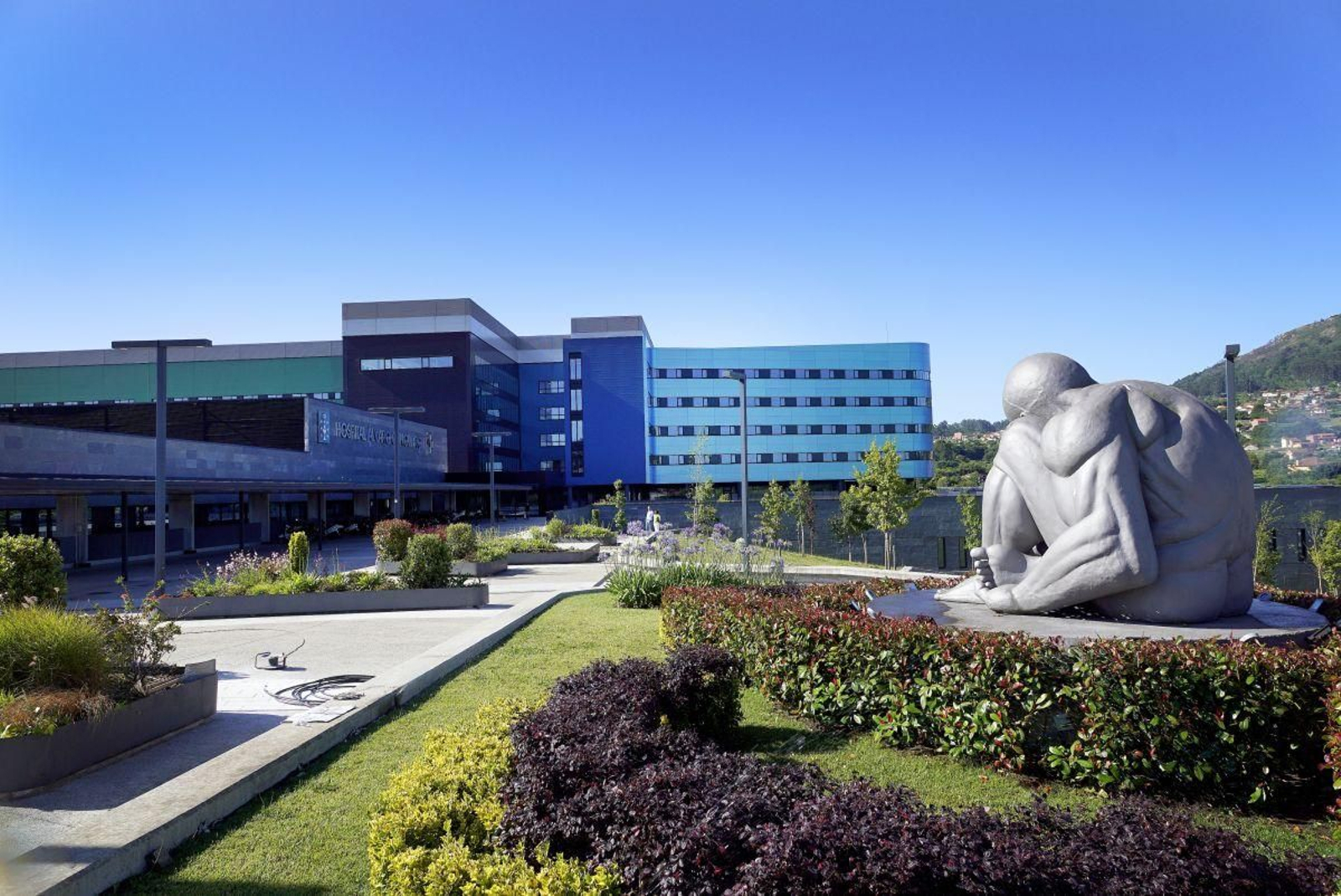 El hospital vigués, en su fachada principal, la más conocida.