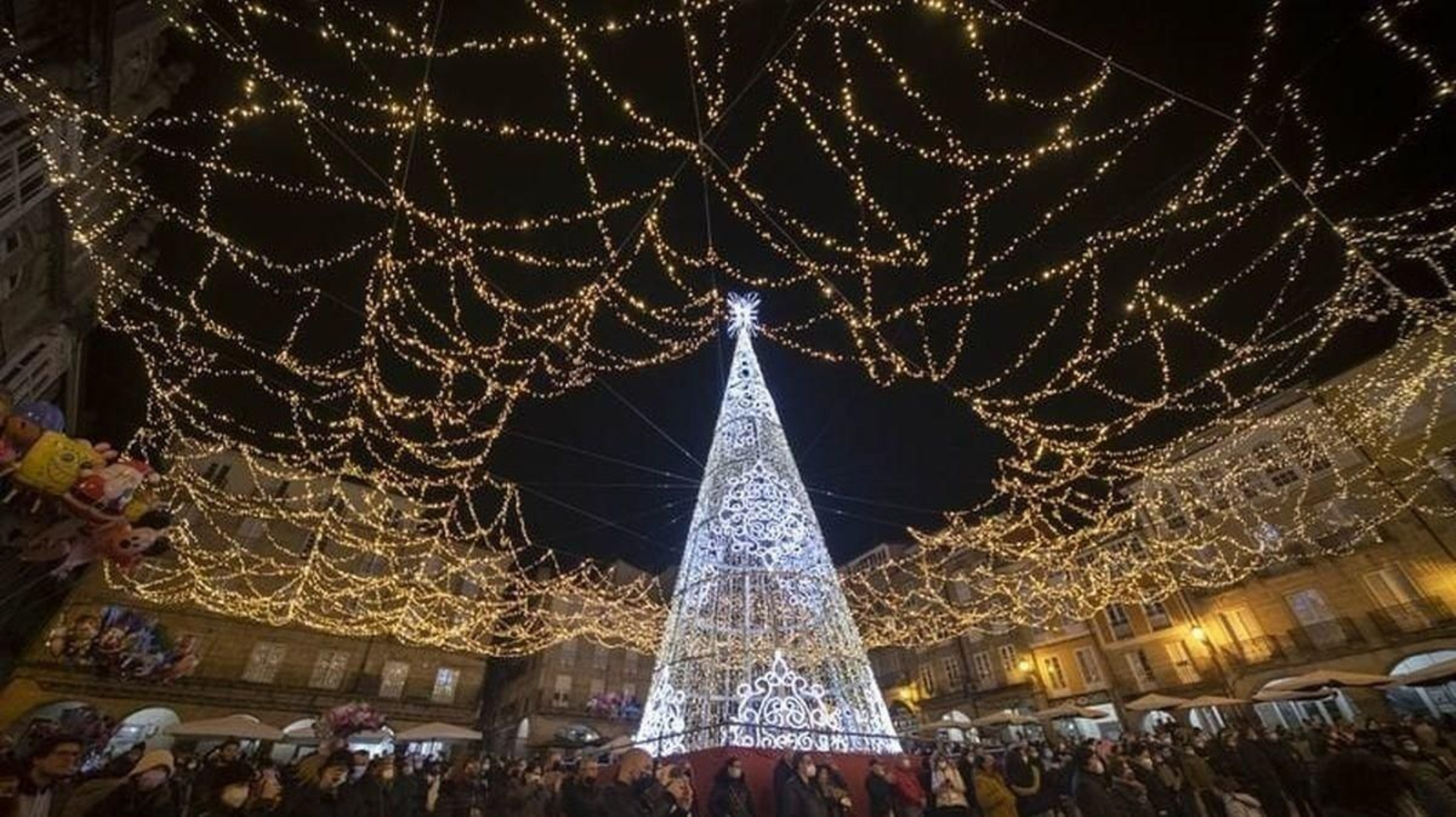 Iluminación en la Praza Maior.