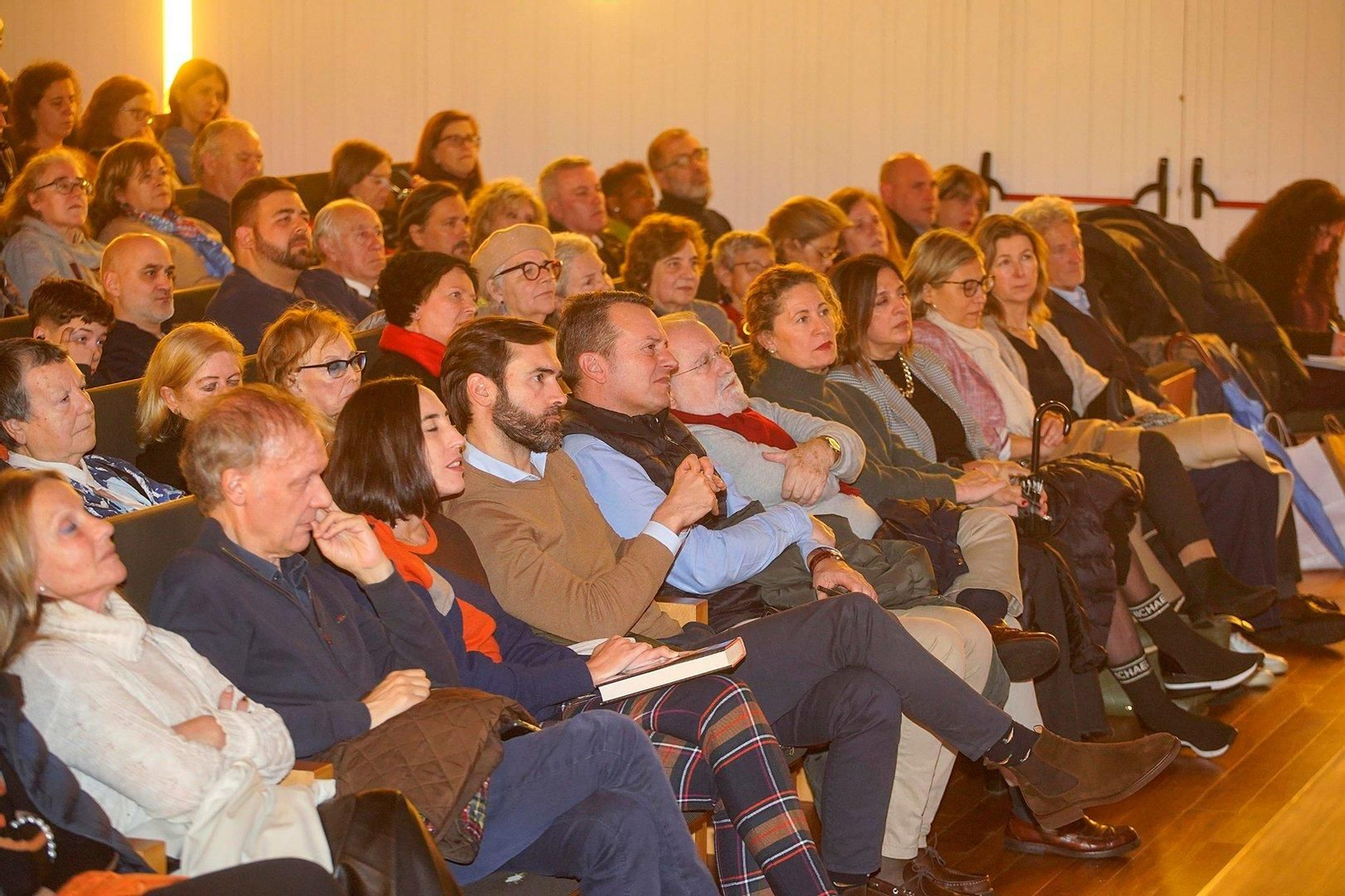 Asistentes a la ponencia de Lorenzo Silva en el Foro Atlántico.