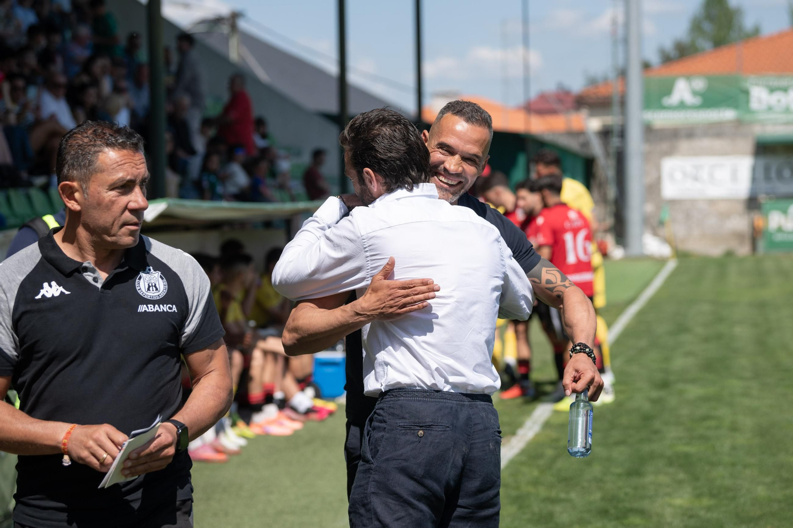 Galería | La afición sigue animando y llenando Espiñedo para apoyar al Arenteiro