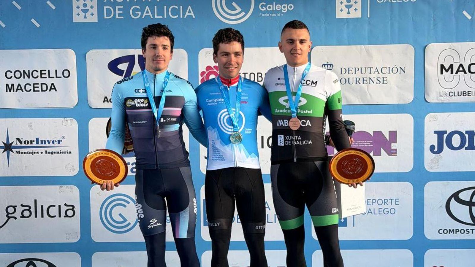 Iván Feijóo del Academia Postal Maceda fue bronce en la categoría élite.