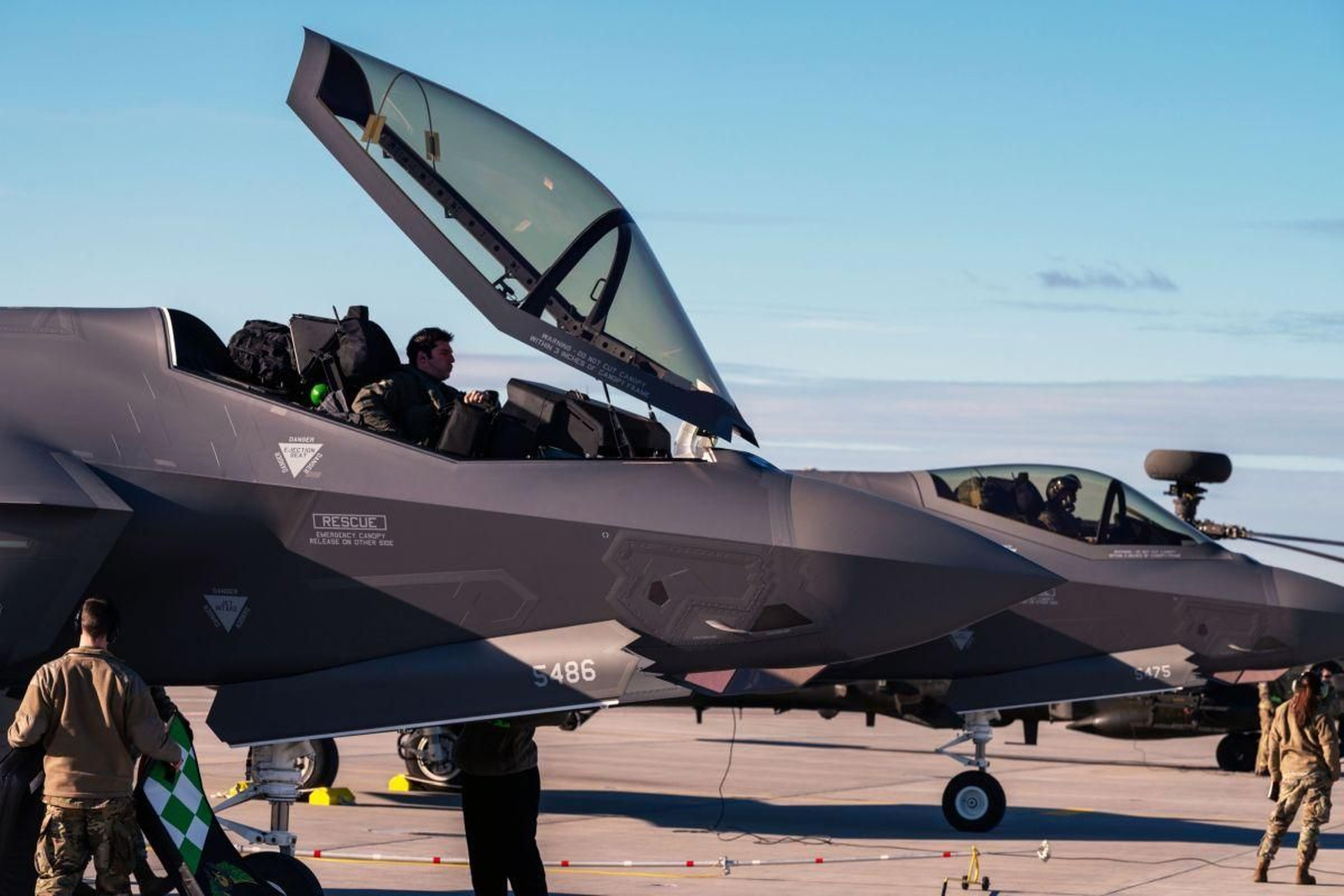 Un caza estadounidense, en la base aérea lituana de Siauliai.
