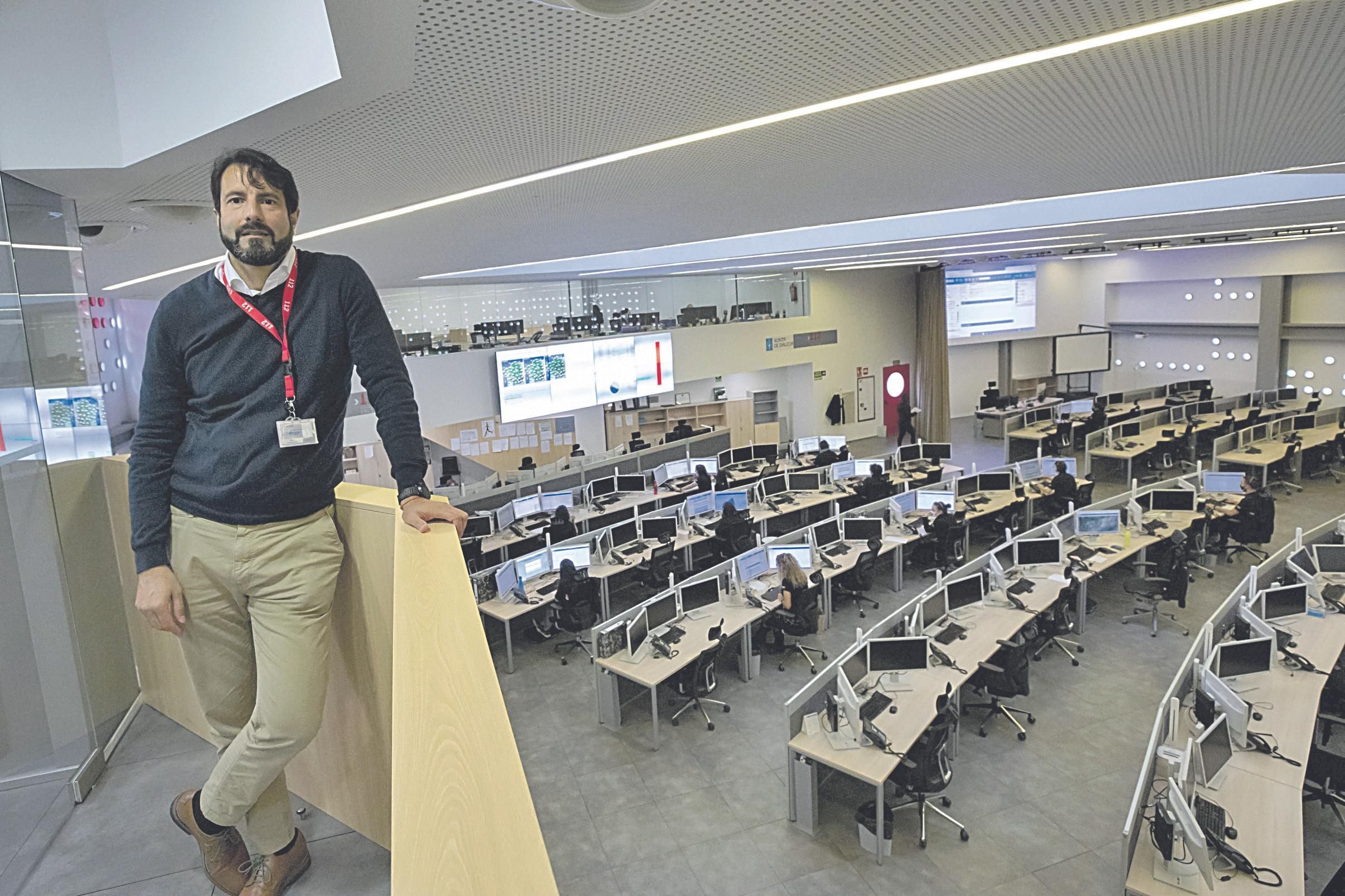 Marcos Araújo, gerente de la Axega, en el la sede del 112 Galicia, en A Estrada.