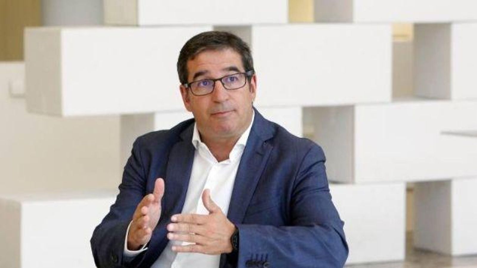 “La IA nos brinda una gran oportunidad, hablamos más de reajuste que de destrucción de empleo"