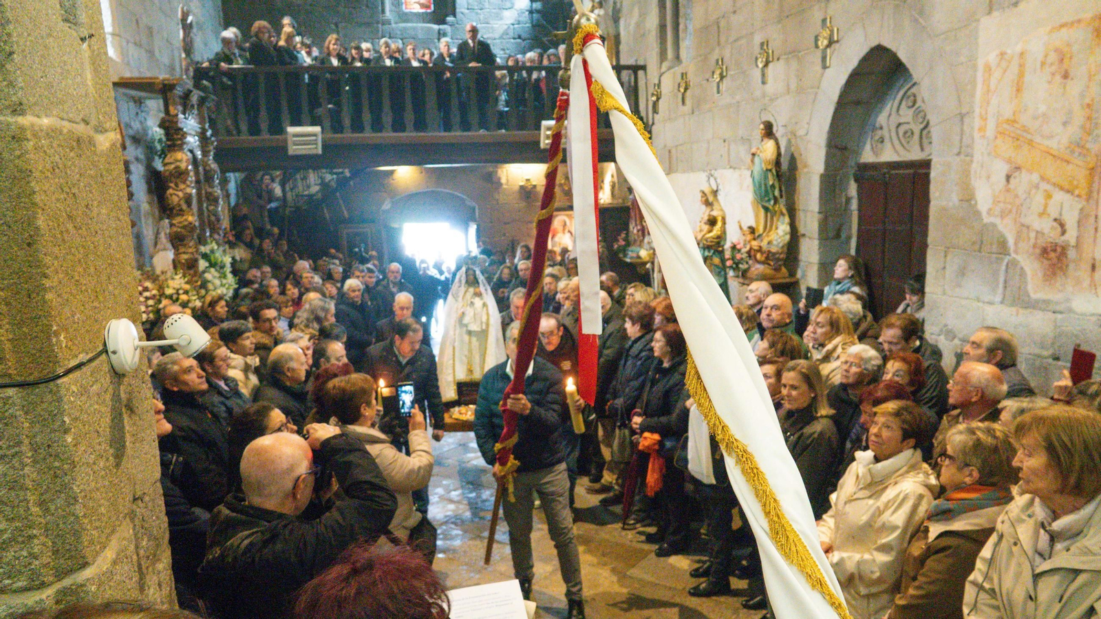 Galería | Vigo celebra As Candelas pese a la lluvia