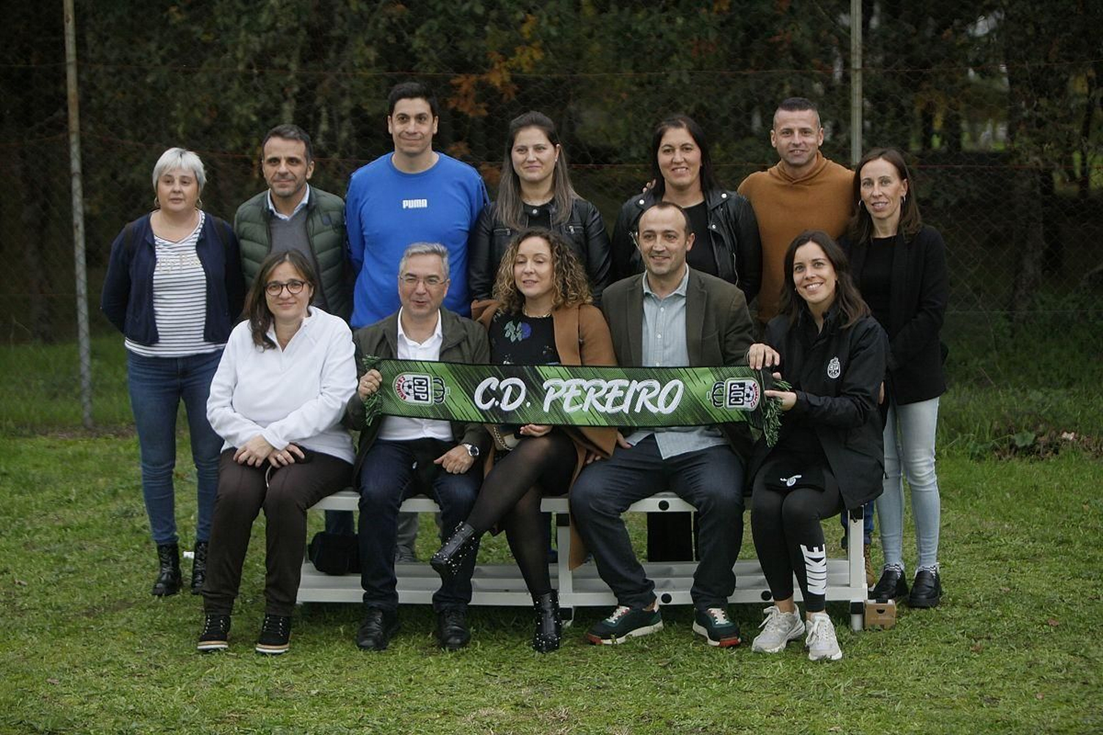 La directiva del CD Concello de Pereiro de Aguiar, con Luis Menor.