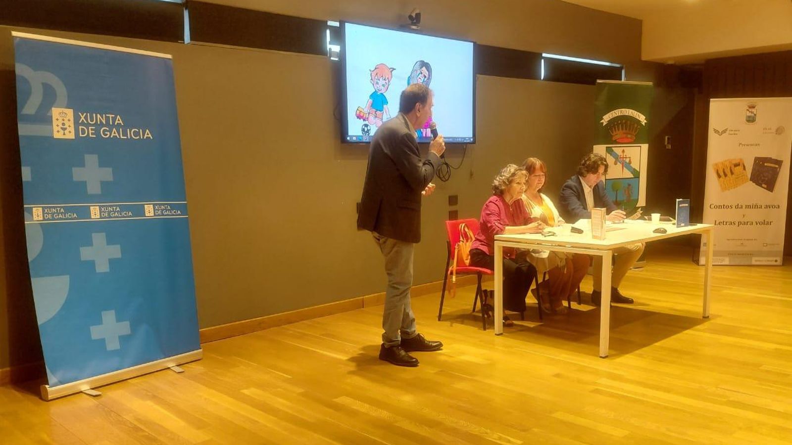 José Luis Seoane durante la apertura