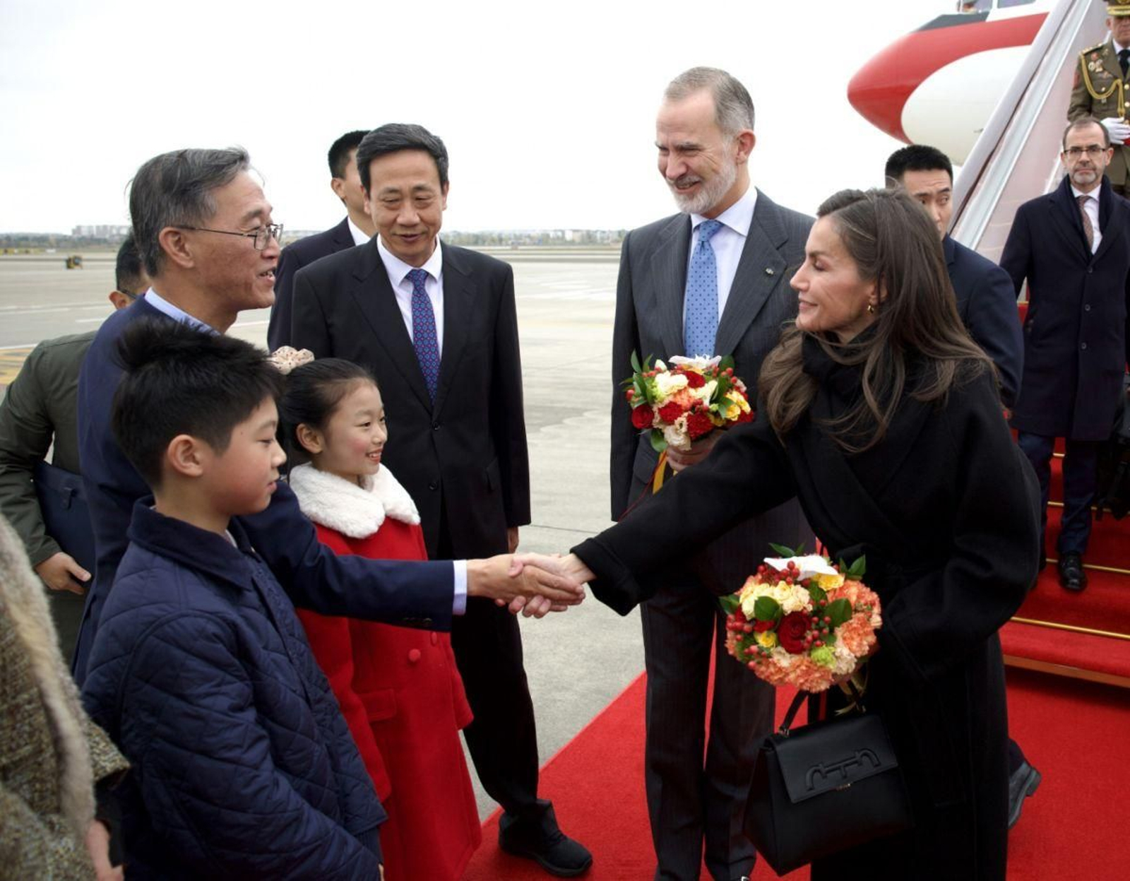Los reyes llegan al Aeropuerto Internacional de Chengdú.