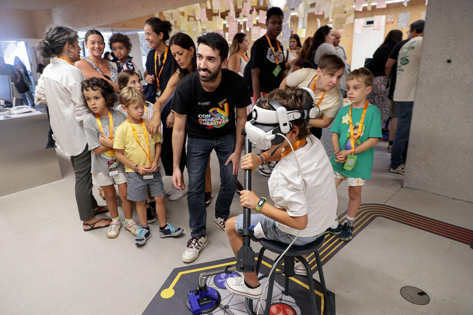 Galería | La feria G-Night toma el edificio Redeiras y el Berbés con sus talleres científicos