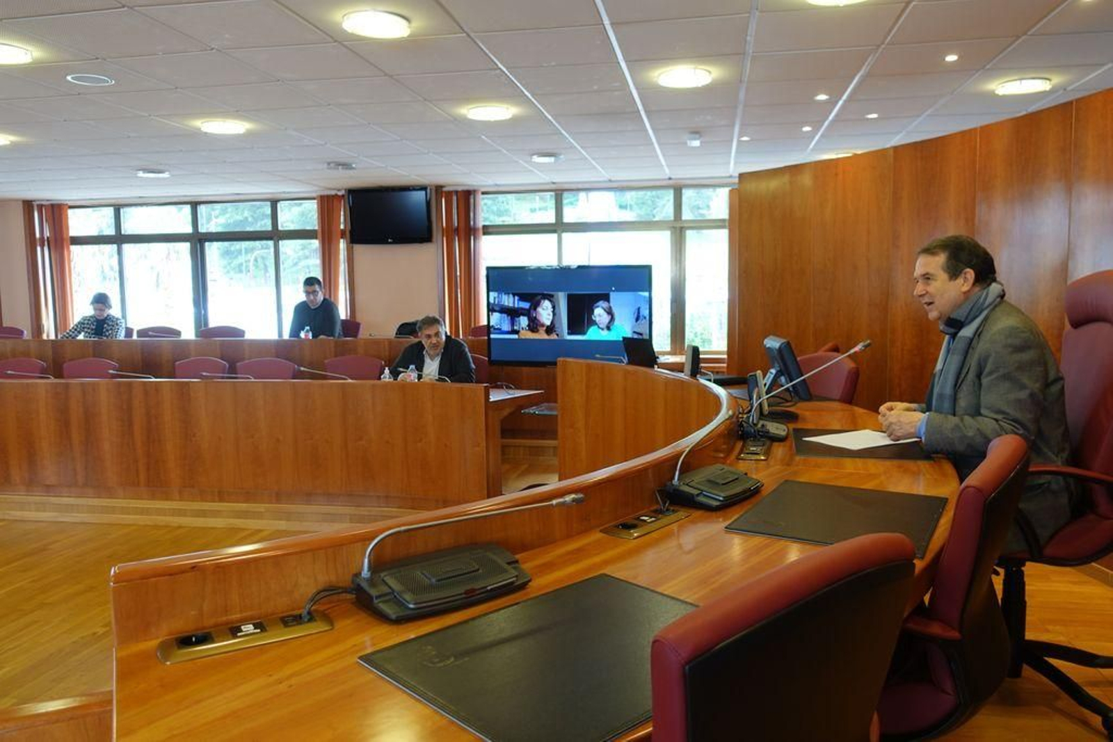 Reunión de ayer de la comisión de seguimiento del Covid-19 en el Concello de Vigo, presidida por Caballero.