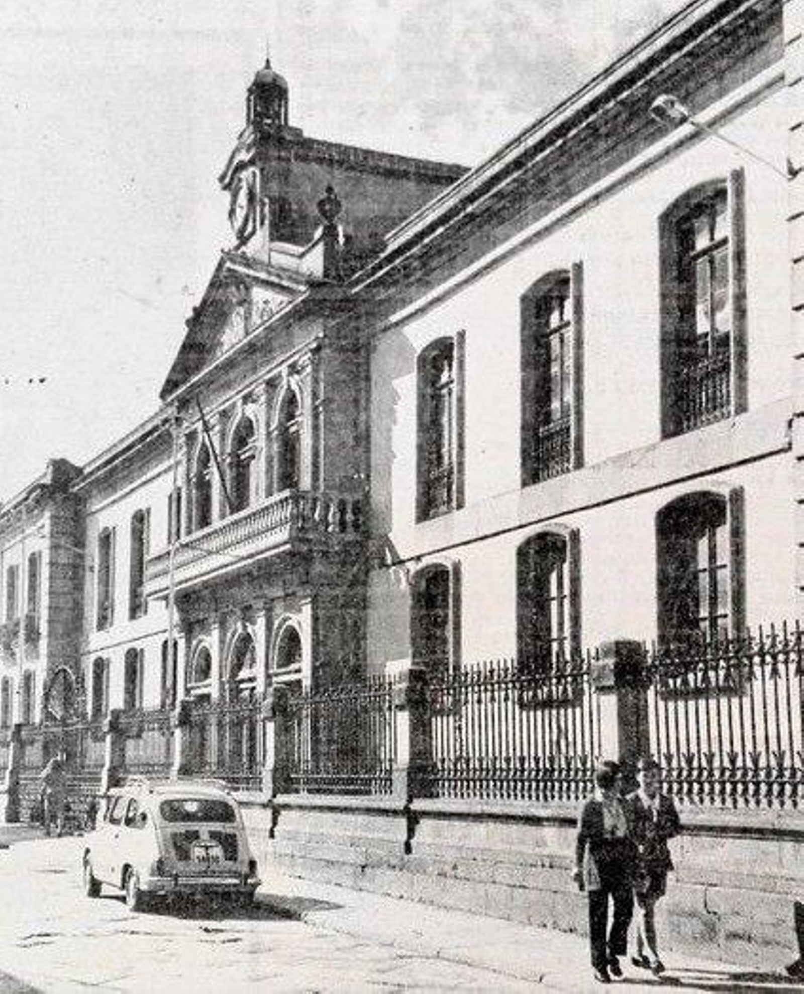 Exterior del "viejo" Instituto de Ourense.