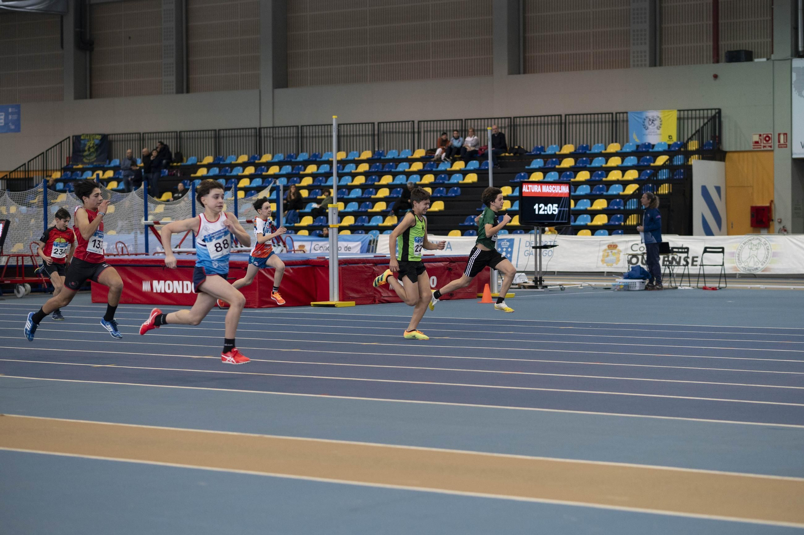 Galería | La cantera del atletismo gallego brilla y disfruta en Expourense