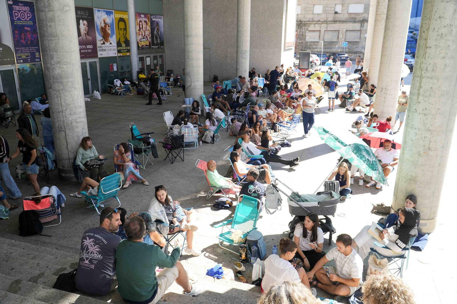 Galería | Infinitas colas por una entrada para Arde Bogatá en Vigo