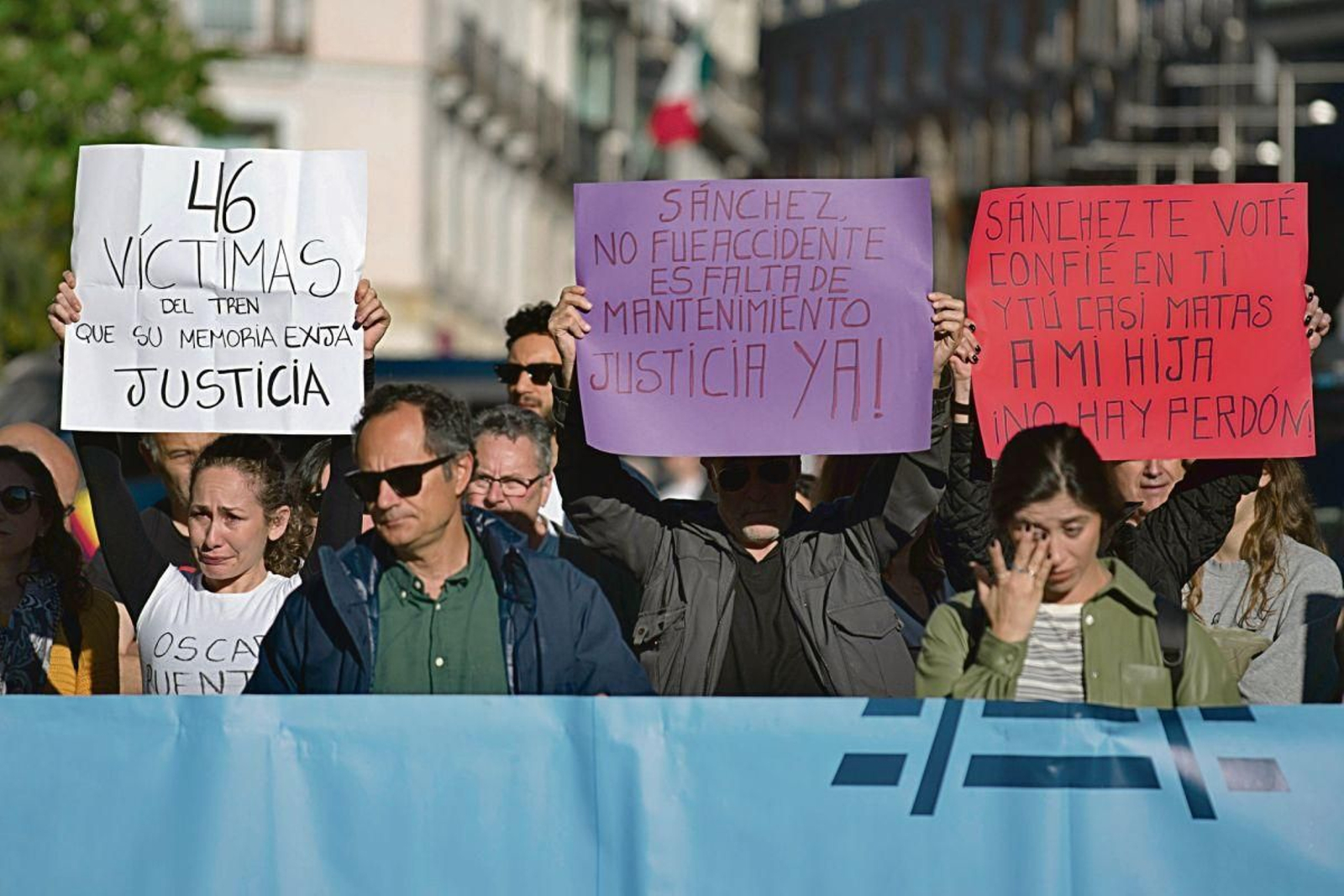 Manifestación de víctimas de Adamuz, el pasado miércoles en el Congreso.