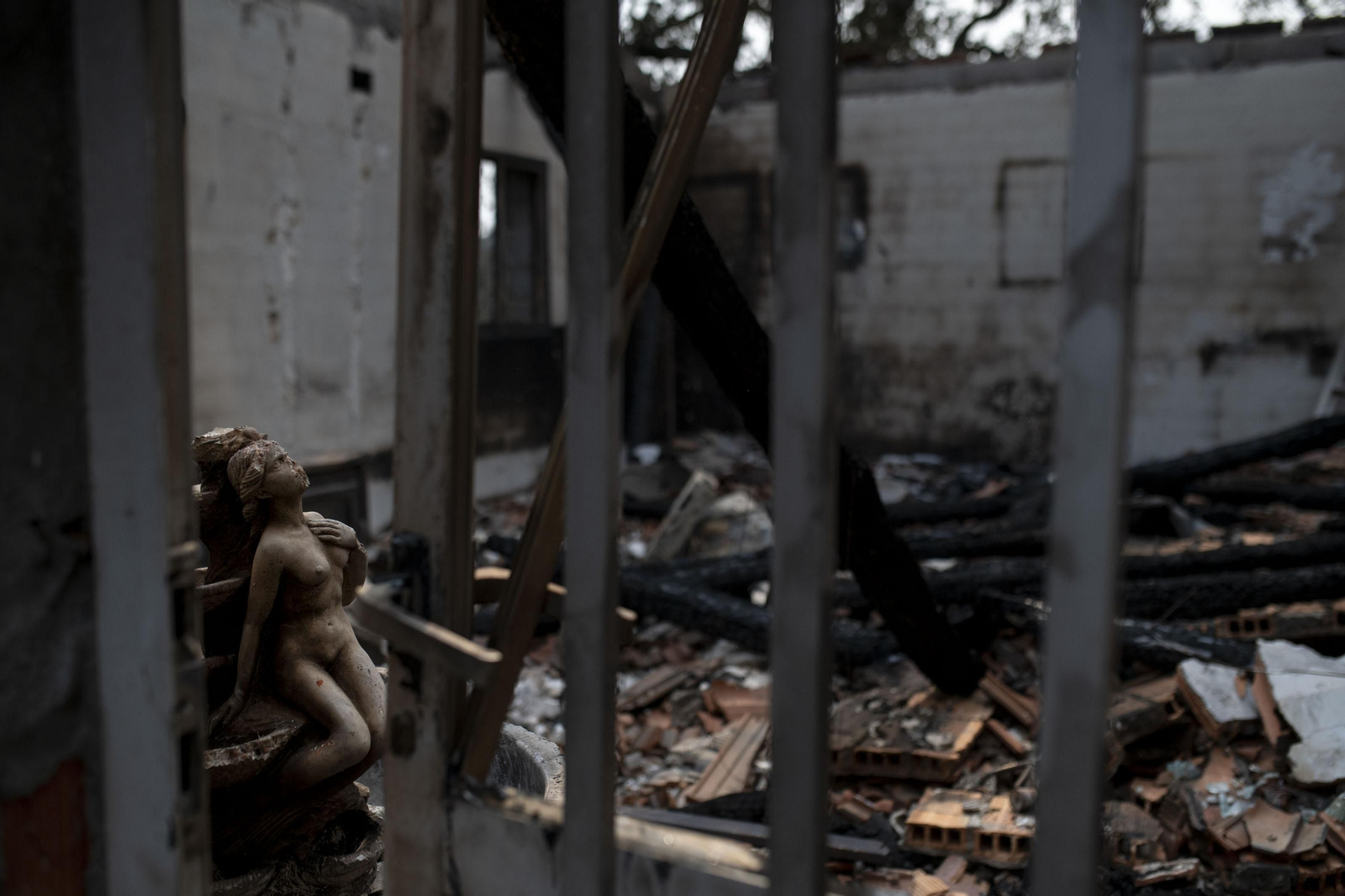 Incendio en el concello de Cualedro con varios focos en diferentes localidades como Carzoá, Cualedro ou San Martiño.