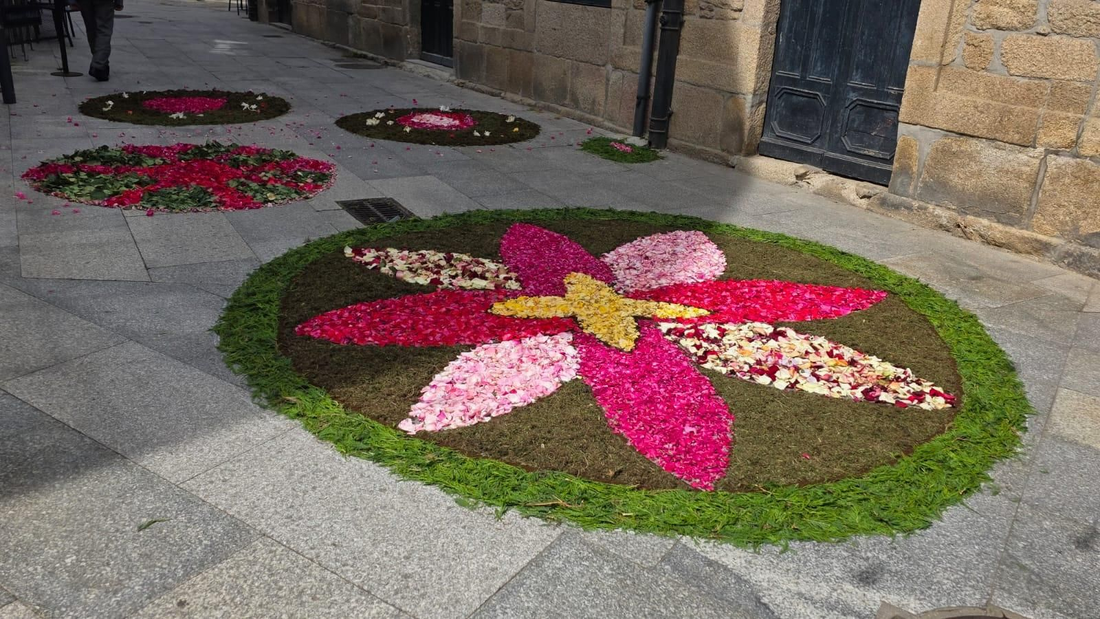 Alfombra floral por el Corpus Christi en A Pobra de Trives.