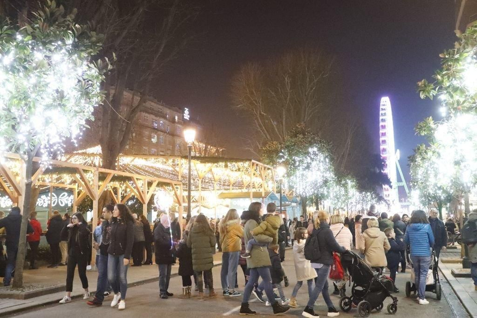 Los turistas invaden Vigo en el Puente34
