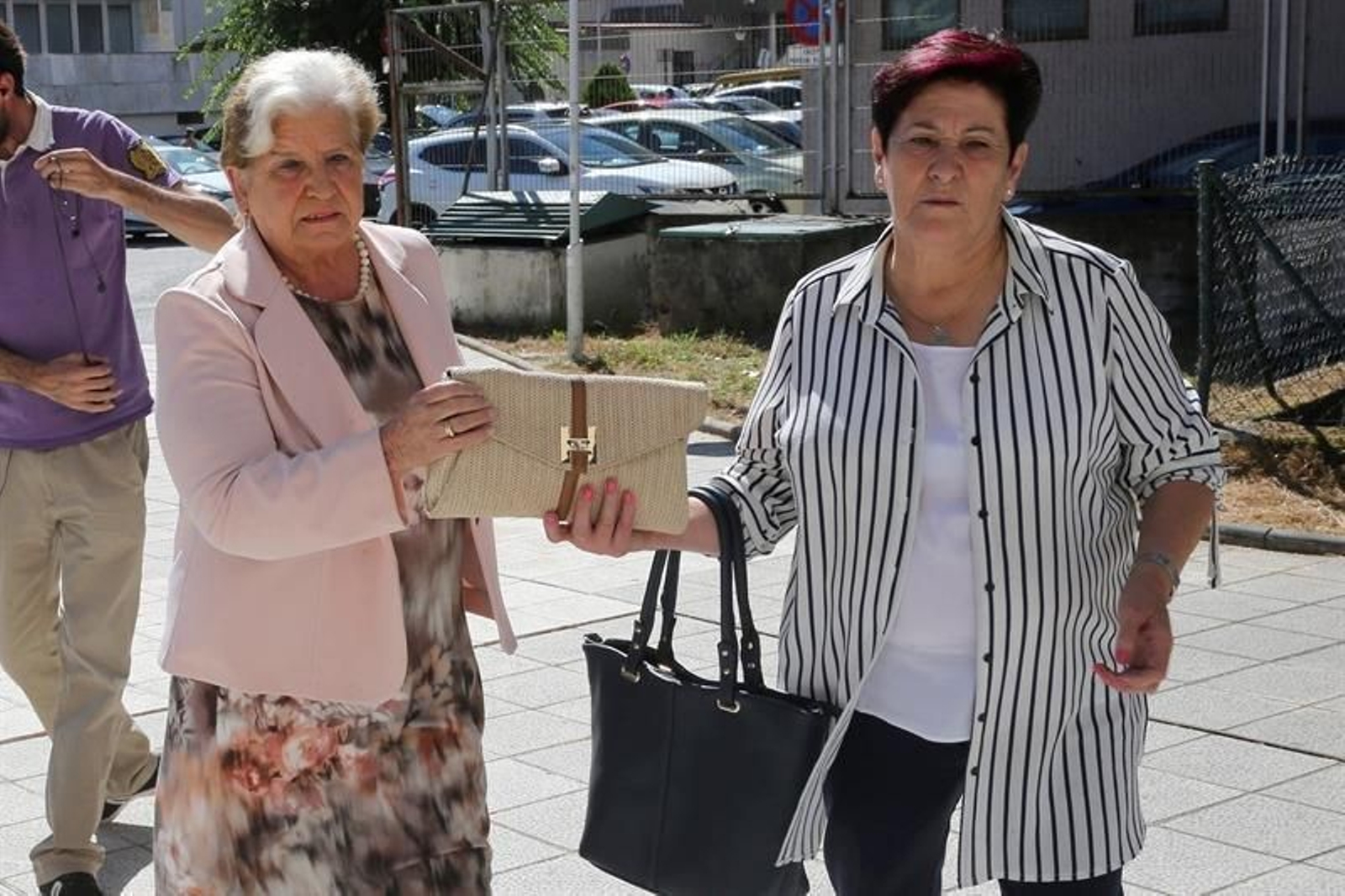 La presidenta de la Fundación Érguete, Carmen Avendaño (i)