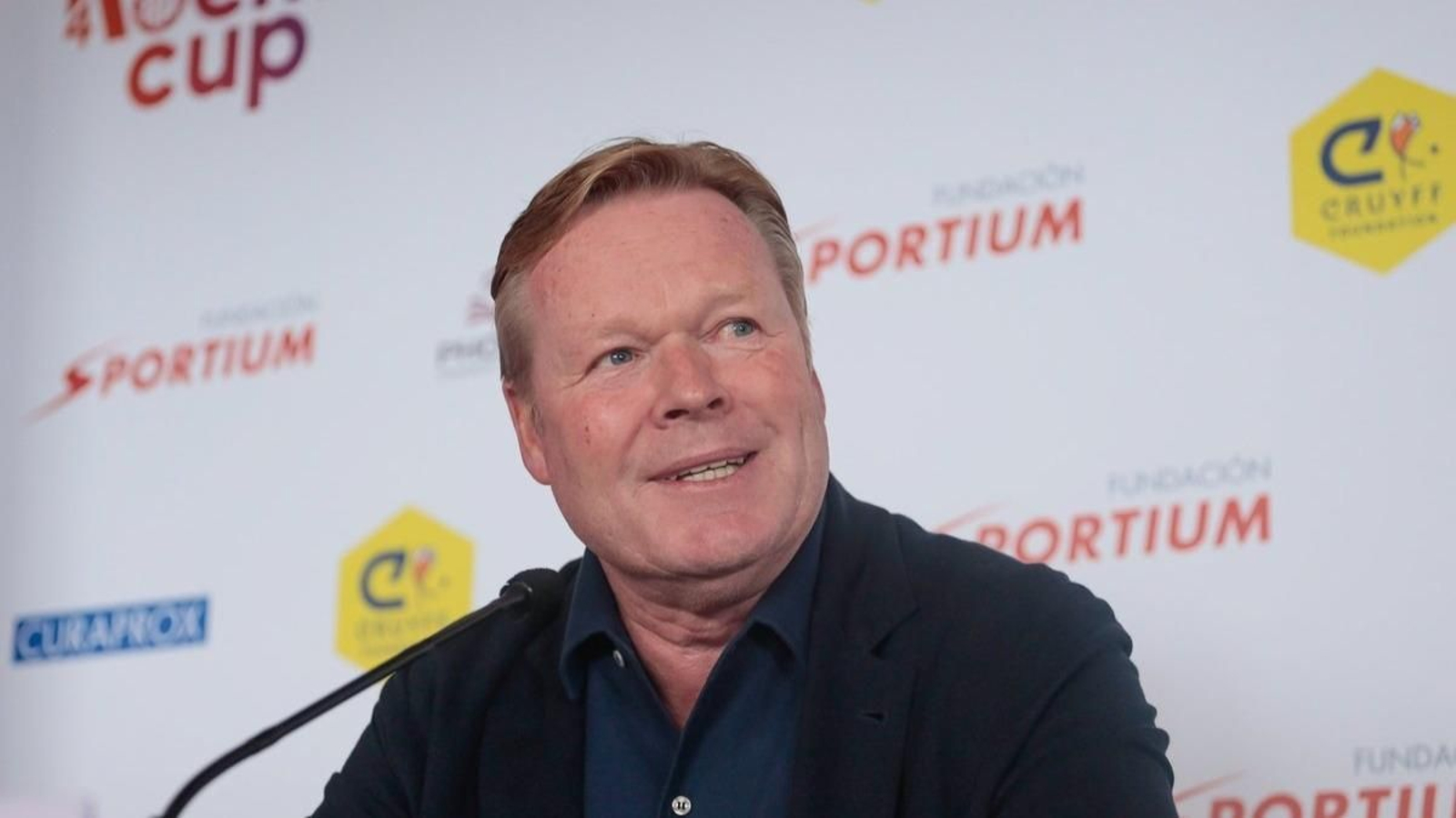 Ronald Koeman pasó factura en la presentación de un torneo de golf.