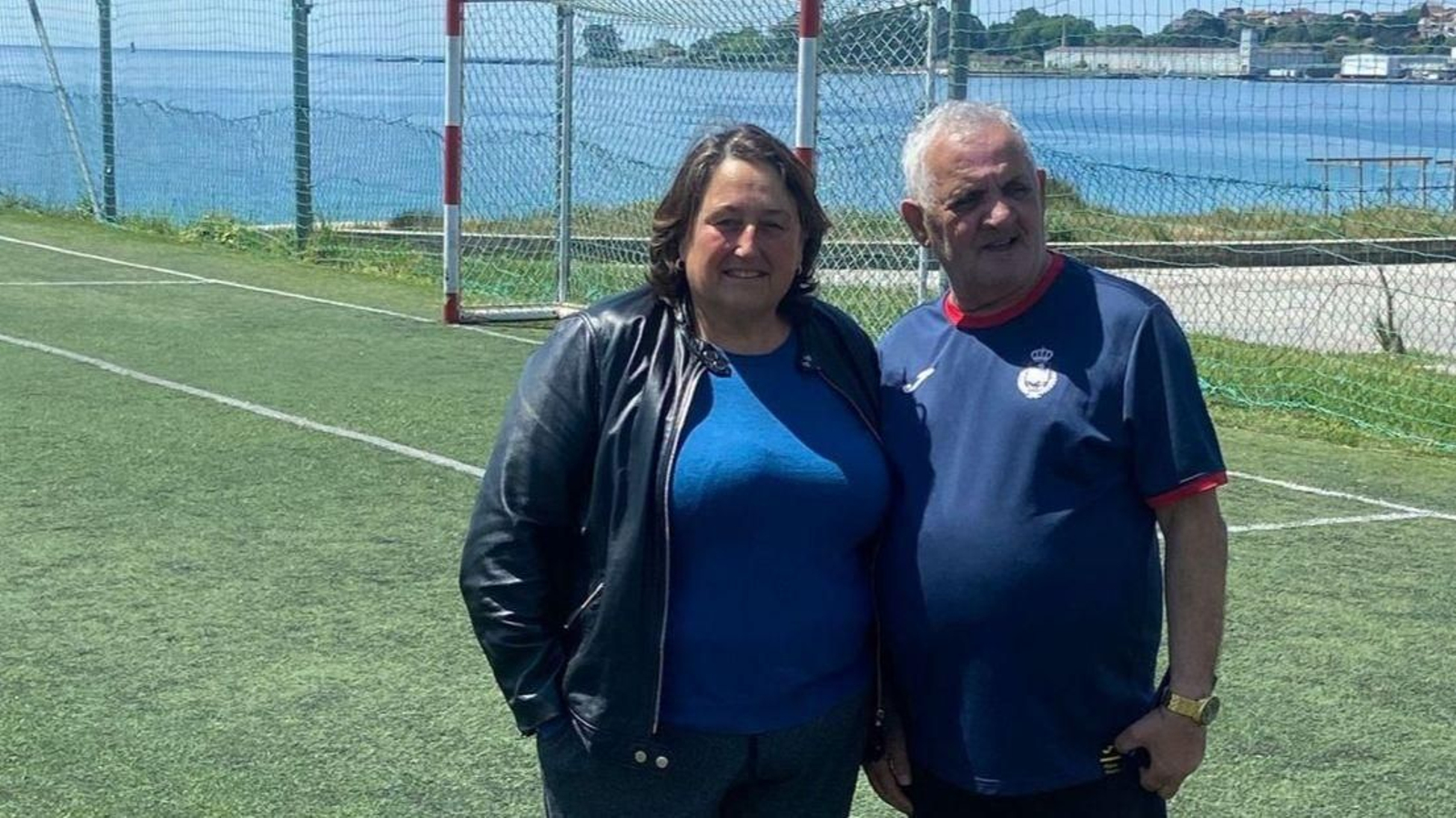 González junto a su compañera Pilar Nogueira en los campos del Kenyata.