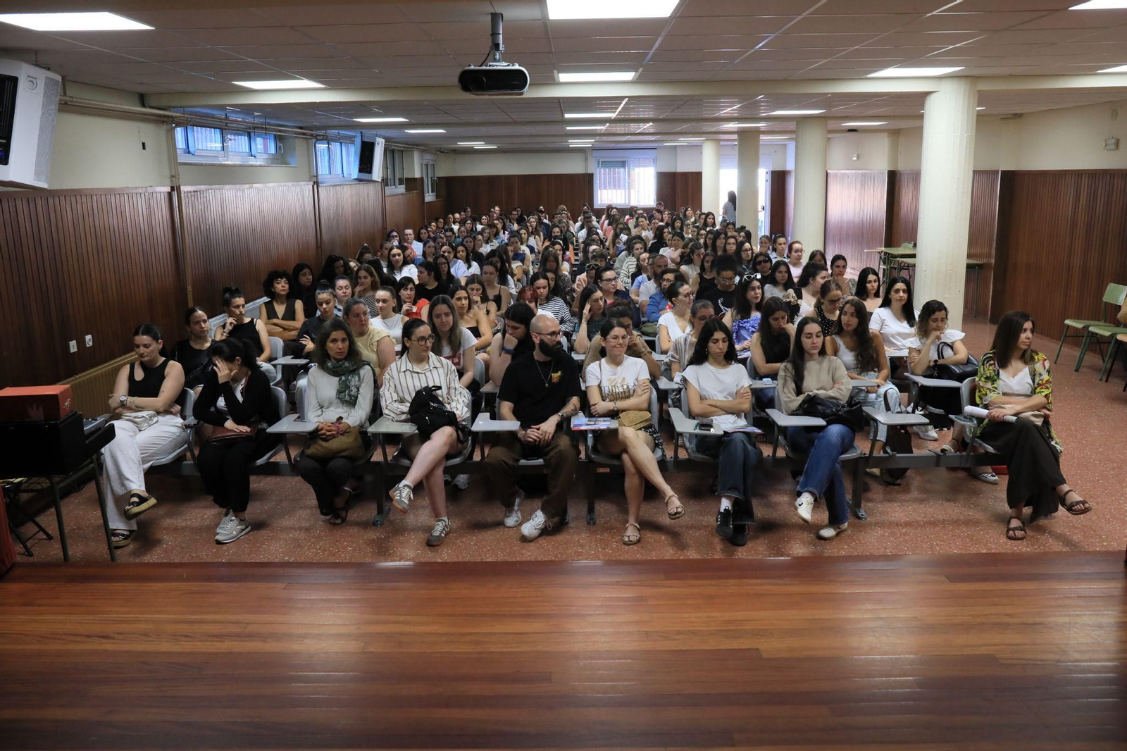 Galería | 1.500 opositores de Educación para 15 plazas en Ourense y muchos nervios en las aulas