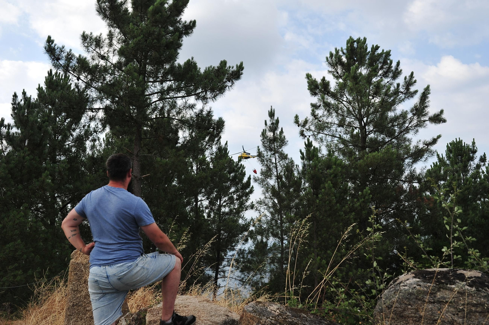 Galería | Despliegue de medios para extinguir un incendio en Rante