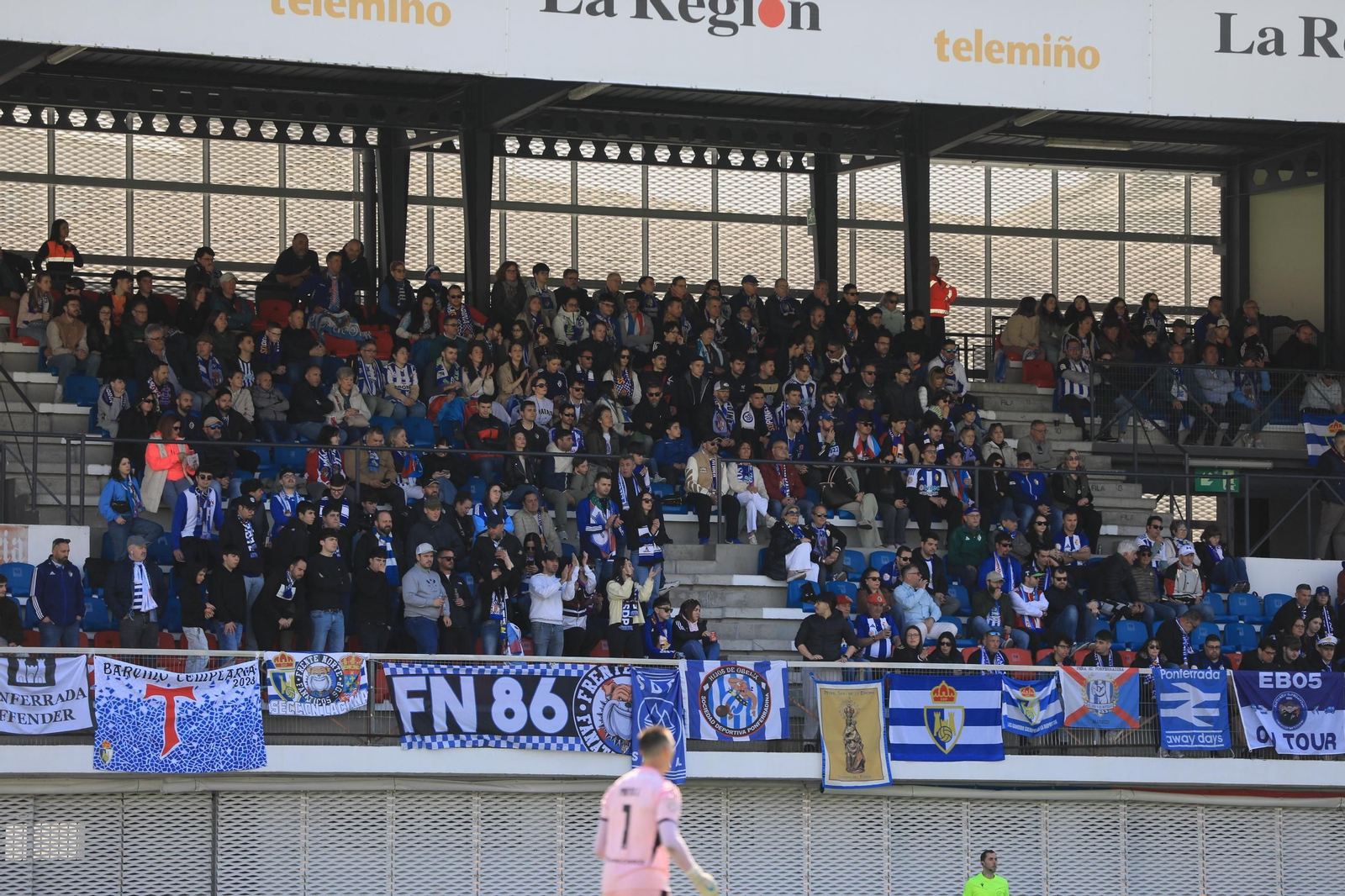 Galería | El buen tiempo acompaña el duelo en O Couto entre Ourense CF y Ponferradina