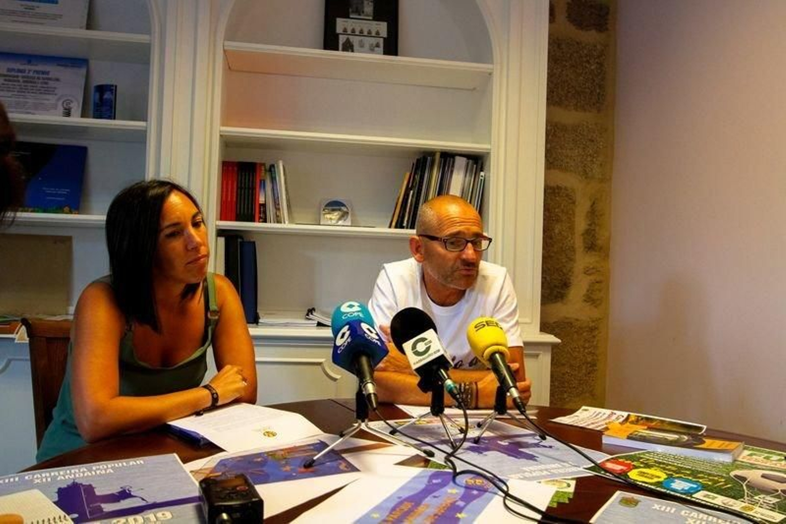 Amaya Castro y José Manuel Iglesias, durante la rueda de prensa (ANDRÉS CACHALVITE).